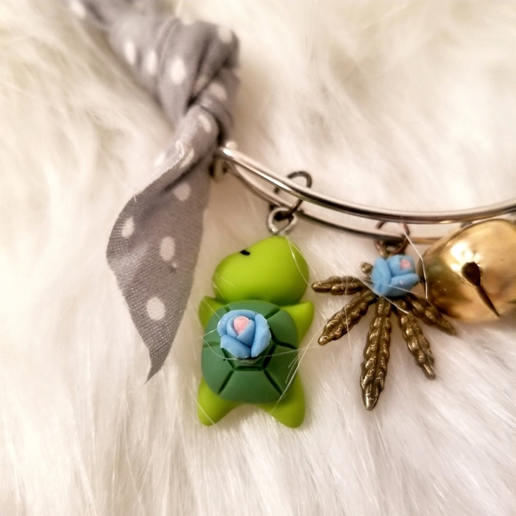 TEESAN MAKE A STATEMENT Japanese Silver Color Metal Bangle/Bracelet - Picture 2 of 6